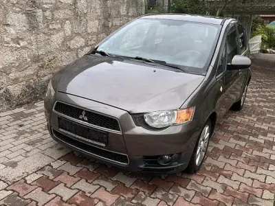 Gebraucht Mitsubishi Colt 95 PS (69 kW) 2011 Braun Kleinwagen