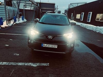 Schwarz Gebraucht 2018 Toyota RAV4 Hybrid Edition-S SUV | 17.900 € (Fairer Preis)