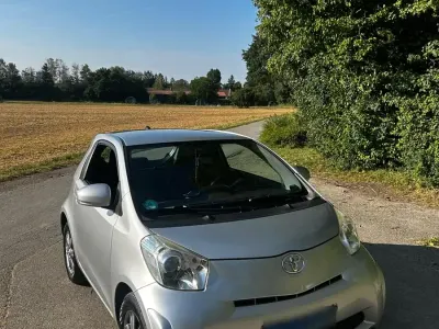 Gebraucht Toyota iQ 68 PS (50 kW) 2009 Silber Kleinwagen