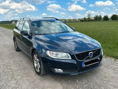 Używany Volvo V70 245 KM (180 kW) 2015 Niebieski Kombi