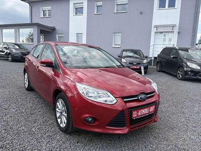 Usata Ford Focus Trend 105 CV (77 kW) 2011 Rosso Utilitaria