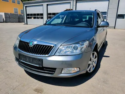 Gebraucht Skoda Octavia Family 105 PS (77 kW) 2011 Silber Kombi
