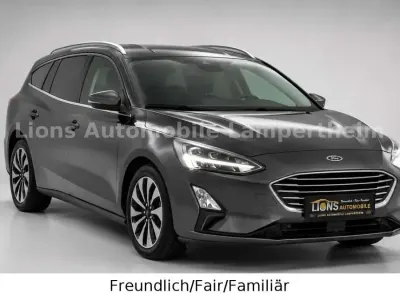 Gebraucht Ford Focus Cool & Connect 125 PS (91 kW) 2019 Grau Kombi