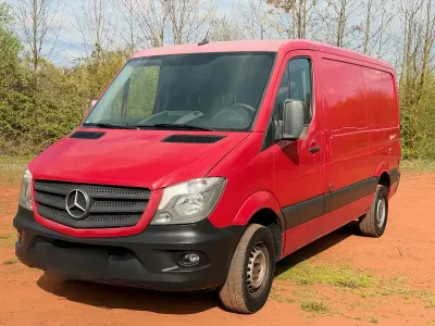 Używany Mercedes Sprinter 163 KM (119 kW) 2018 Czerwony Van