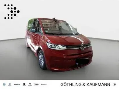 Gebraucht VW Multivan Life 150 PS (110 kW) 2023 Fortanarot metallic Van / Kleinbus