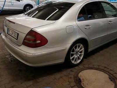 Mercedes E200