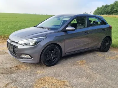 Gebraucht Hyundai i20 84 PS (61 kW) 2017 Grau Kleinwagen