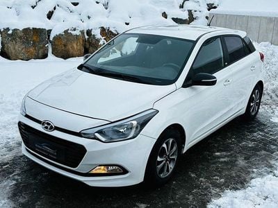Gebraucht Hyundai i20 Passion 101 PS (74 kW) 2018 Weiß Limousine