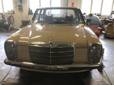 Mercedes W114