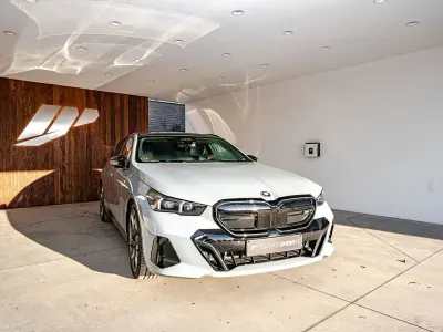 Gebraucht BMW i5 M Sport 442 kW (602 PS) 2025 Grau Limousine