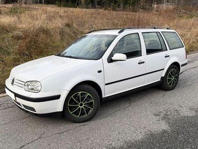 Weiß Gebraucht 2003 VW Golf IV Basis Kombi | 1.950 € (Fairer Preis)
