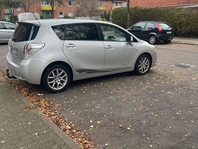 Gebraucht Toyota Verso 150 PS (110 kW) 2009 Silber Van / Kleinbus