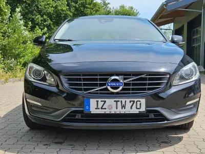 Gebraucht Volvo V60 Momentum 181 PS (133 kW) 2014 Schwarz Kombi