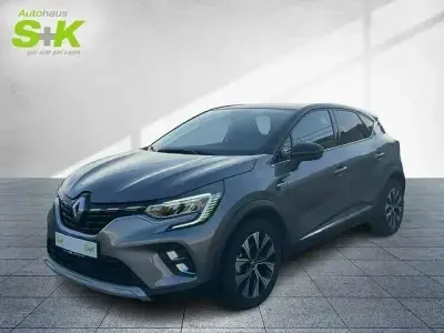 Używany Renault Captur Techno 140 KM (102 kW) 2023 Szary SUV