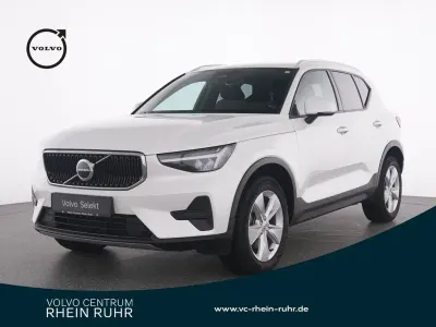 Gebraucht Volvo XC40 Core 163 PS (119 kW) 2024 Weiß crystal white / metallic SUV