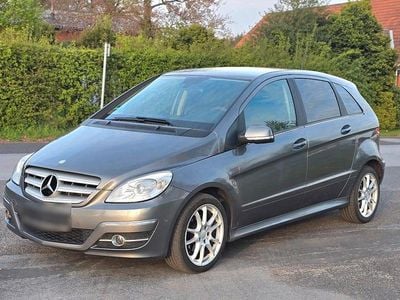 Usata Mercedes B200 140 CV (102 kW) 2010 Grigio Monovolume