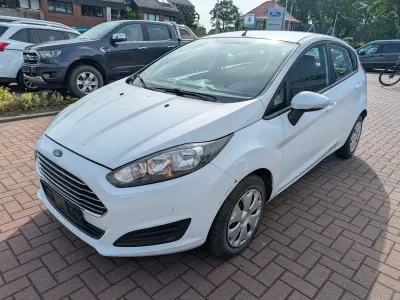 Gebraucht Ford Fiesta Trend 75 PS (55 kW) 2013 Weiß Kleinwagen