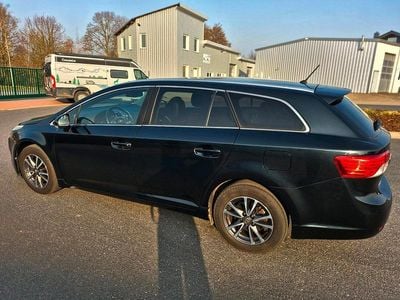 Gebraucht Toyota Avensis T2 147 PS (108 kW) 2015 Andere farben Kombi
