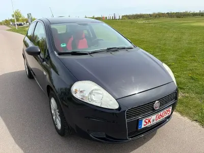 Gebraucht Fiat Grande Punto Basis 69 PS (50 kW) 2011 Schwarz Kleinwagen