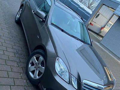 Gebraucht Mercedes E200 184 PS (135 kW) 2011 Grau Kombi