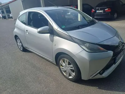 Gebraucht Toyota Aygo 68 PS (50 kW) 2016 Silber Kleinwagen