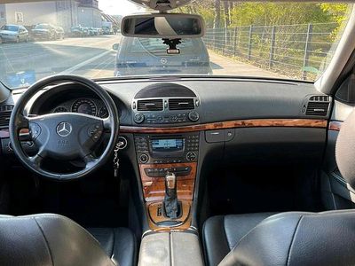 Gebraucht Mercedes E270 177 PS (130 kW) 2002 Silber Limousine