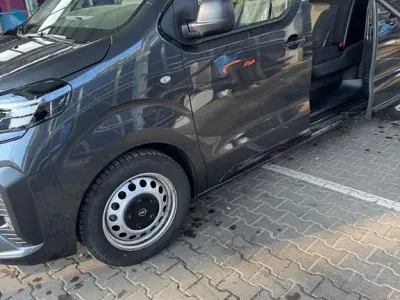 Usata Opel Vivaro 179 CV (131 kW) 2025 Grigio Monovolume