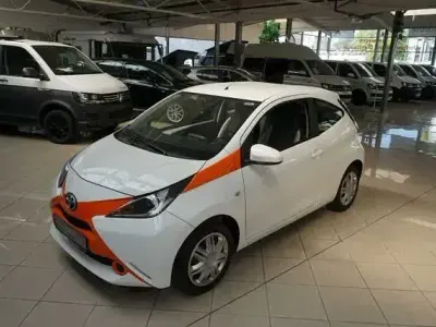 Gebraucht Toyota Aygo 69 PS (50 kW) 2017 Weiß Kleinwagen