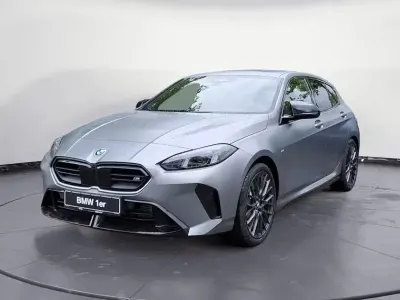 Ny BMW M135 Performance 300 HK (220 kW) 2025 Grå Hatchback