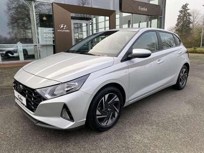 Używany Hyundai i20 Trend 101 KM (74 kW) 2023 Srebrny Sedan/Limuzyna