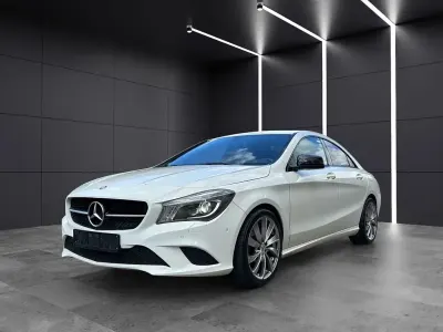 Gebraucht Mercedes CLA180 Urban 122 PS (89 kW) 2014 Calcitweiss/zirrusweiss Limousine