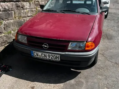 Gebraucht Opel Astra 75 PS (55 kW) 1992 Rot Limousine