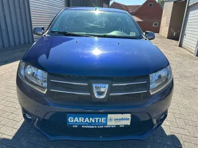 Gebraucht Dacia Sandero Celebration 75 PS (55 kW) 2015 Blau cosmos Kleinwagen