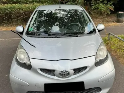 Gebraucht Toyota Aygo 69 PS (50 kW) 2006 Silber Kleinwagen