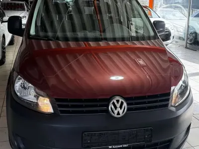 Używany VW Caddy Maxi 102 KM (75 kW) 2010 Czerwony Minivan
