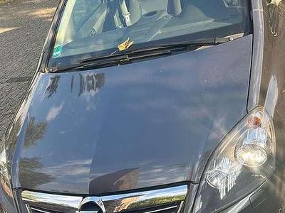 Grau Gebraucht 2012 Opel Zafira Family Van / Kleinbus | 4.500 € (Fairer Preis)