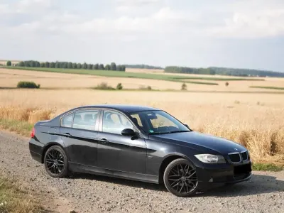 Gebraucht BMW 318 Basis 129 PS (94 kW) 2007 Schwarz Limousine