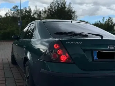 Gebraucht Ford Mondeo 150 PS (110 kW) 2001 Grün Limousine