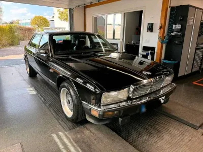 Używany Jaguar XJ40 222 KM (163 kW) 1990 Czarny Sedan/Limuzyna
