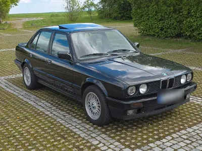 Gebraucht BMW 325 Sport Line 170 PS (125 kW) 1990 Schwarz Limousine