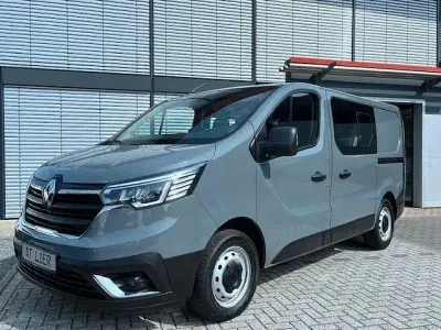 Gebraucht Renault Trafic Komfort 150 PS (110 kW) 2023 Städtisches grau Van / Kleinbus