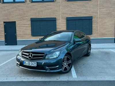 Gebraucht Mercedes C180 Edition 156 PS (114 kW) 2014 Schwarz Coupé