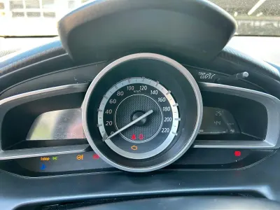 Gebraucht Mazda 2 Exclusive-Line 90 PS (66 kW) 2015 Blau Kleinwagen