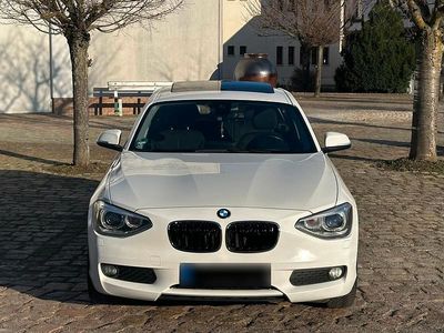 Gebraucht BMW 116 Sport Line 120 PS (88 kW) 2014 Weiß Kleinwagen