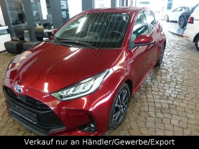 Gebraucht Toyota Yaris Hybrid Club 92 PS (67 kW) 2020 Rot Limousine