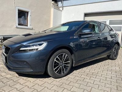 Second-hand Volvo V40 Momentum 150 CP (110 kW) 2016 Albastru Berlinǎ