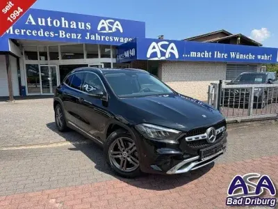 Gebraucht Mercedes GLA200 Advanced Plus 136 PS (100 kW) 2024 Kosmosschwarz SUV
