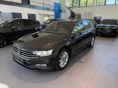 Gebraucht VW Passat Business 150 PS (110 kW) 2023 Grau Kombi