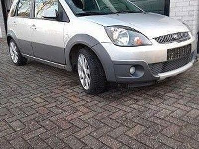 Grau Gebraucht 2007 Ford Fiesta Futura Limousine | 2.700 € (Fairer Preis)