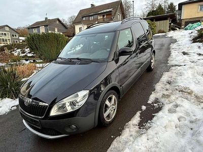 Schwarzmagic perleffekt Gebraucht 2013 Skoda Roomster Scout Kombi | 2.750 €